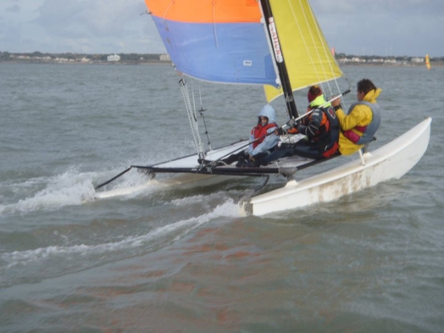  租一艘家庭双体船 